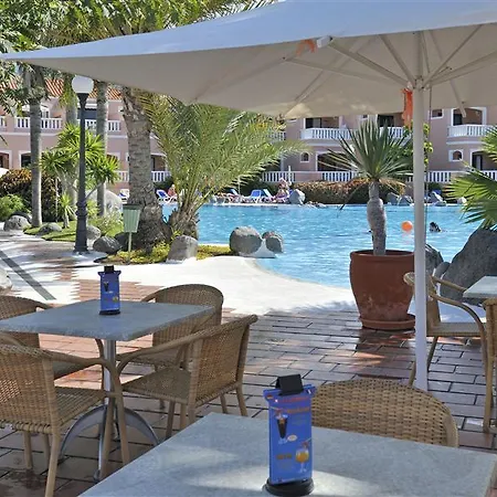 阳光海滩公寓 3* 阿德耶